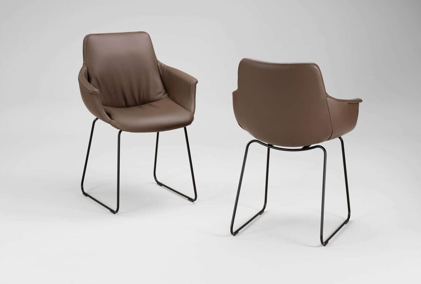 Polsterstuhl mit Kufengestell