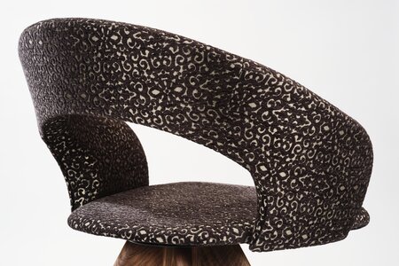 Funktionaler, leichter Drehstuhl aus Schweizer Produktion