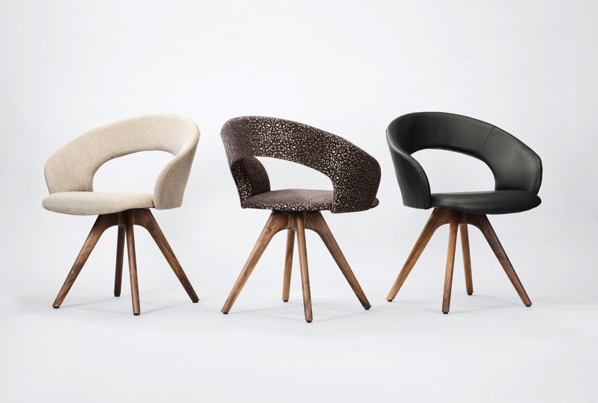 Drehstuhl mit Massivholzbeinen 