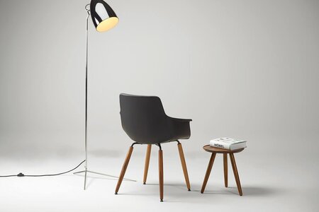 Schlichter Polsterstuhl mit Leder bezogen