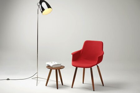 Leseecke mit Polsterstuhl aus Schweizer Produktion 